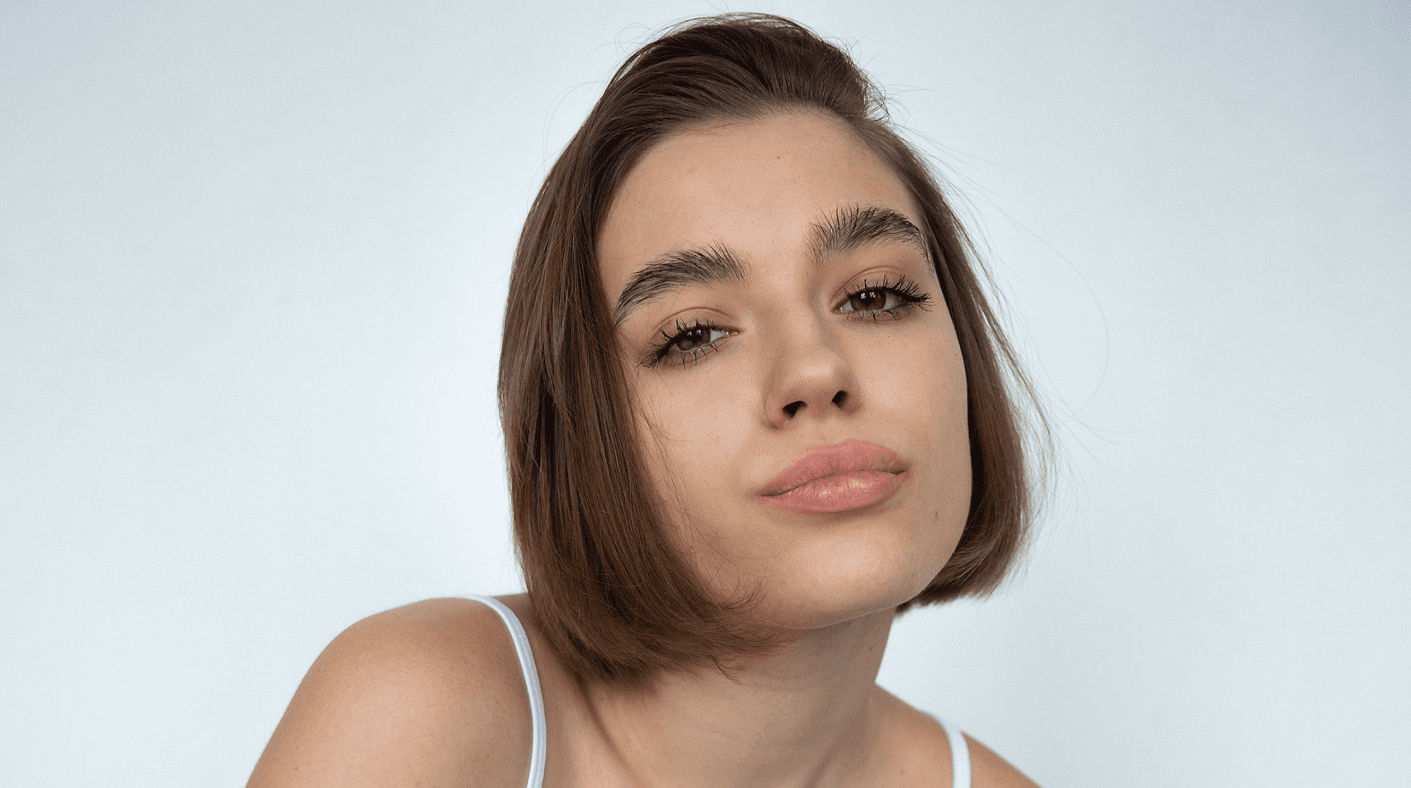 Femme avec une coupe au carré