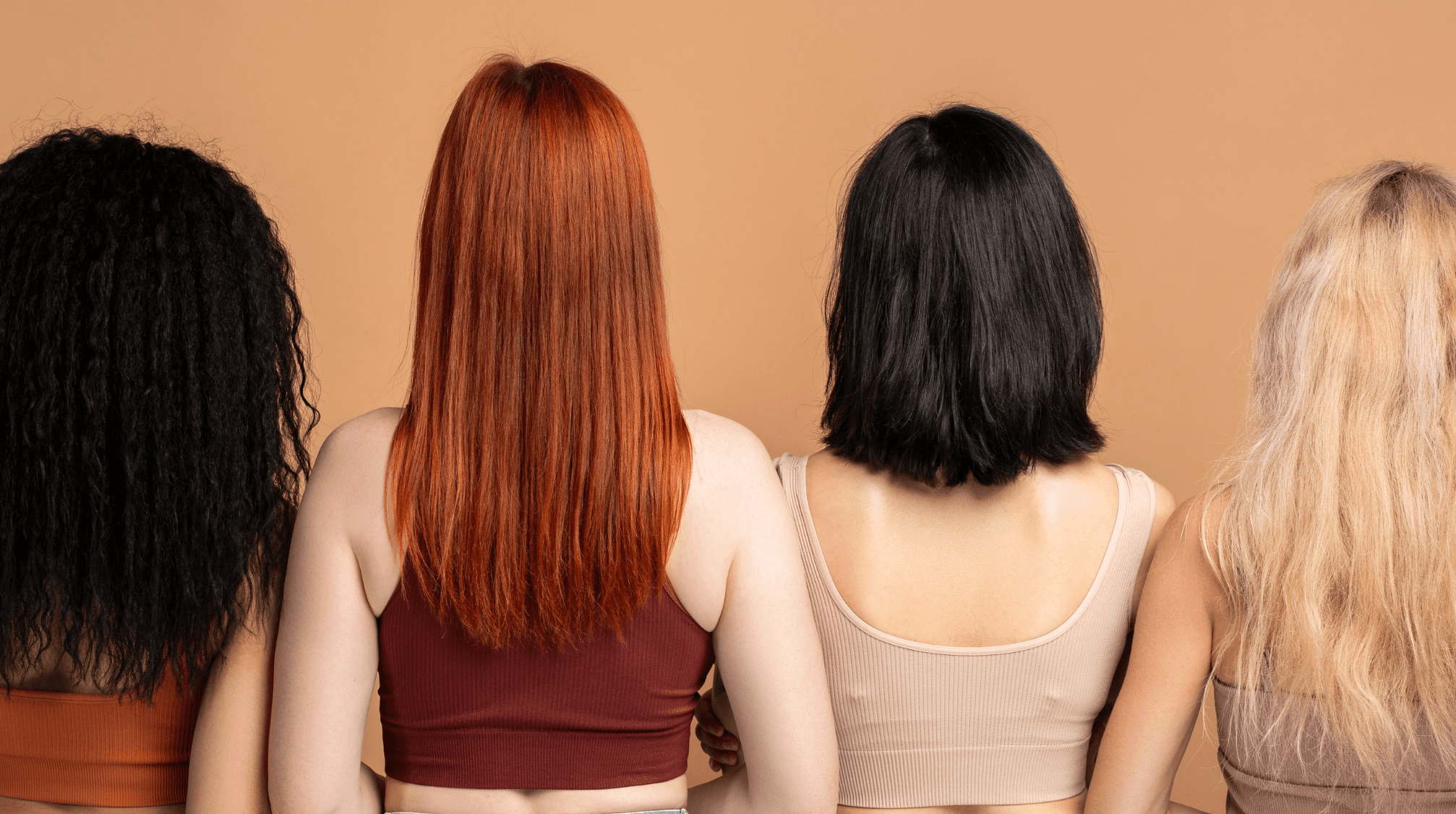 Quatre femmes de différentes couleurs avec des cheveux différents