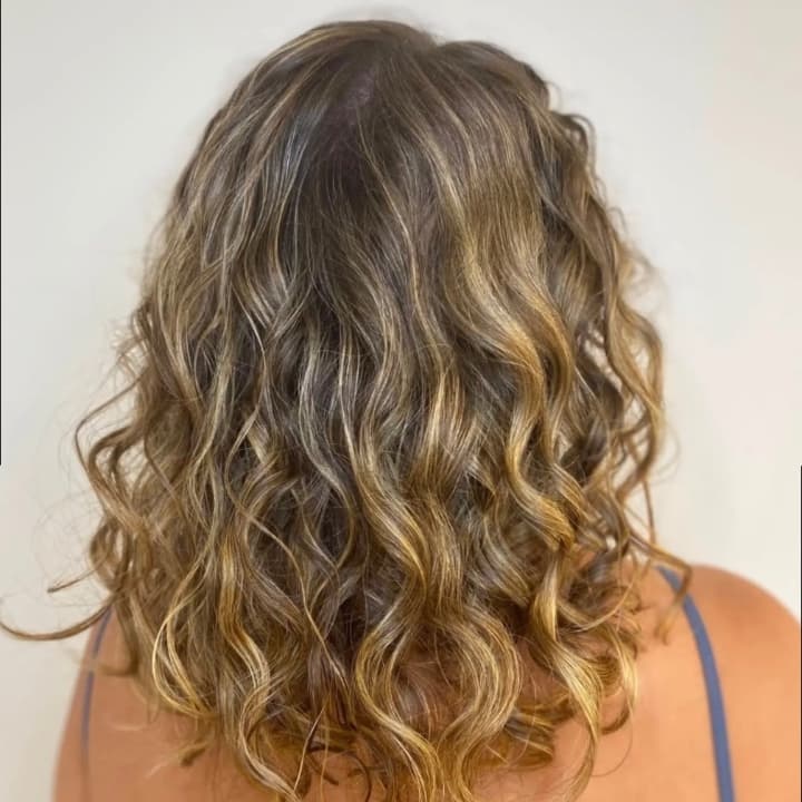 Coiffage des cheveux bouclés Jean Louis David