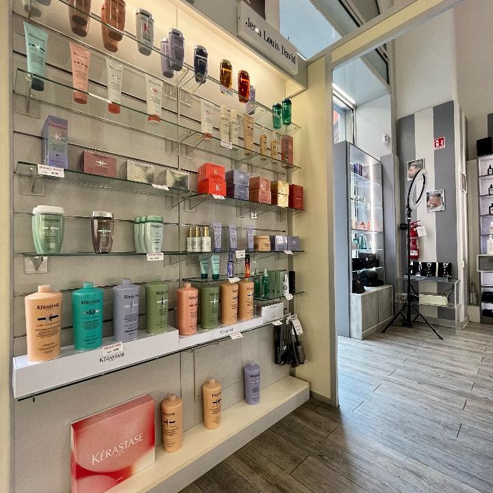 CORNER DI VENDITA KERASTASE