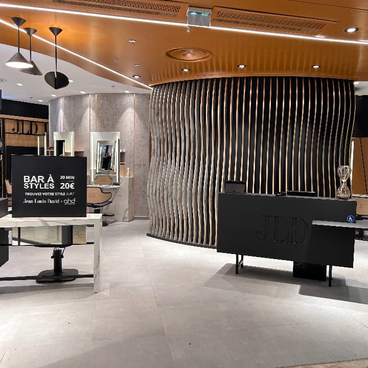 Poste Accueil salon