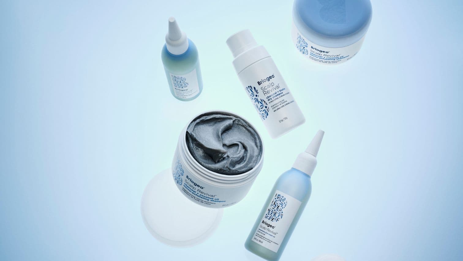 Gamme Scalp Revival de Briogeo pour les cheveux ondulés à bouclés.