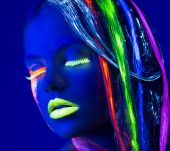 Coloration : le glow hair pour des cheveux fluorescents