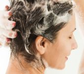 Produit et technique : comment bien se laver les cheveux ?