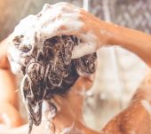 Faut-il changer régulièrement de shampooing ?