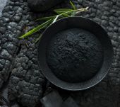 Les bienfaits du charbon végétal sur les cheveux