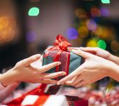Noël 2018 : 5 cadeaux beauté à moins de 30 euros