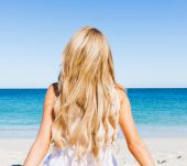 Une protection solaire pour vos cheveux ? Un must have de l'été !