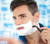 Hommes : rasage et peau irritée, toutes les solutions